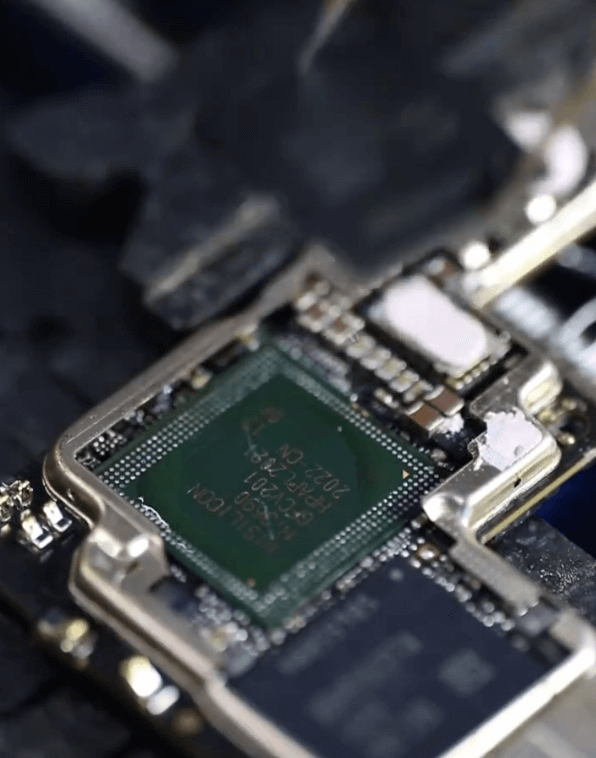 Huawei Mate 30 in zwei Hälften gesprungen, beschädigte Reparatur 09 Die CPU zurücklöten