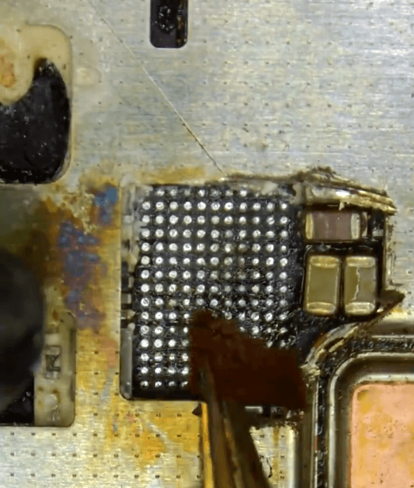 xiaomi mi 11 ultra cannot boot repair guide 10 Clean pads on the PCB with solder wick