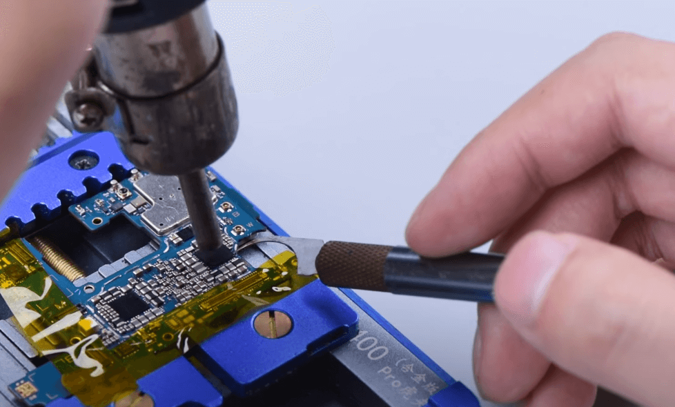 10 Retirer le circuit intégré d'alimentation