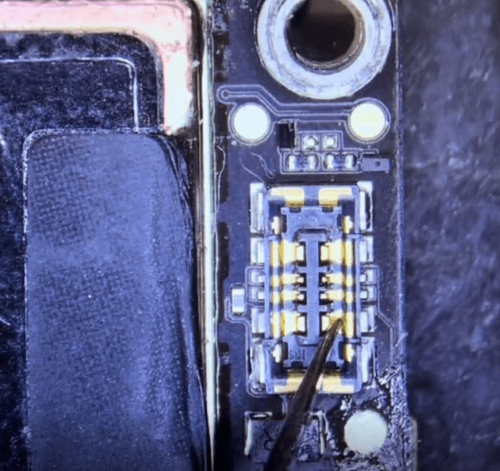 11 Take out the motherboard and measure the diode values on the battery connector