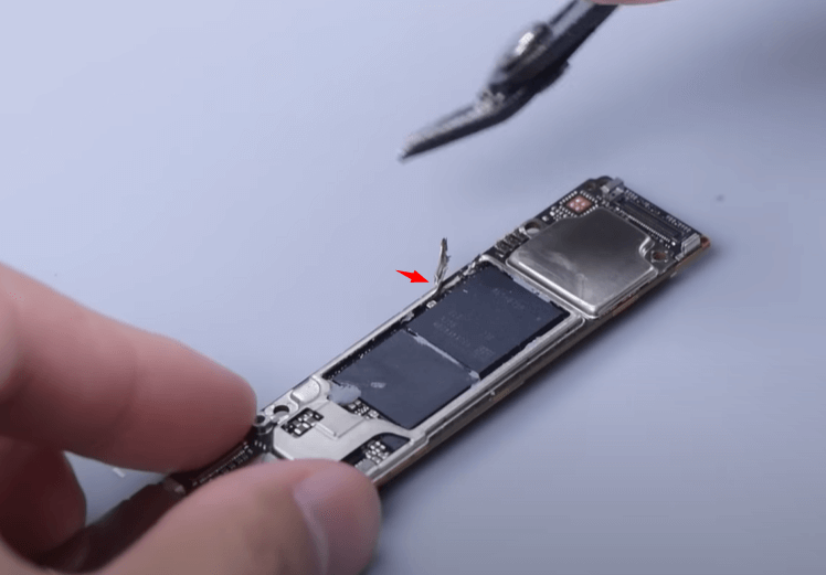 black shark 3 won't turn on repair 11 cut a gap at the shielding cover firstly