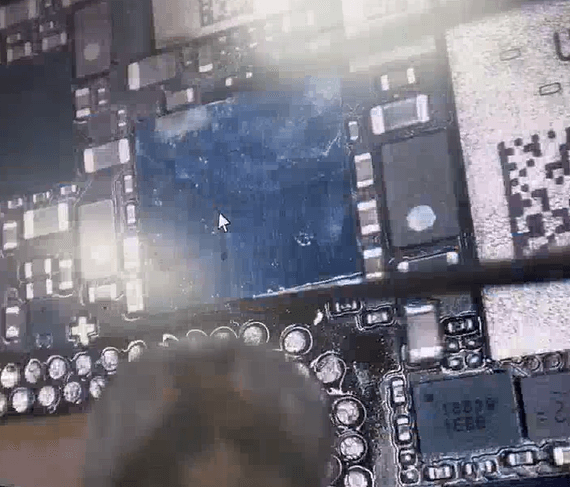 Comment réparer un iphone 13 qui ne s'allume pas ? 13 copeaux corrosifs