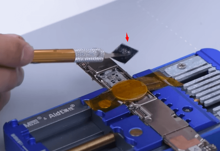 black shark 3 won't turn on repair 14 Keep heating to remove the CPU