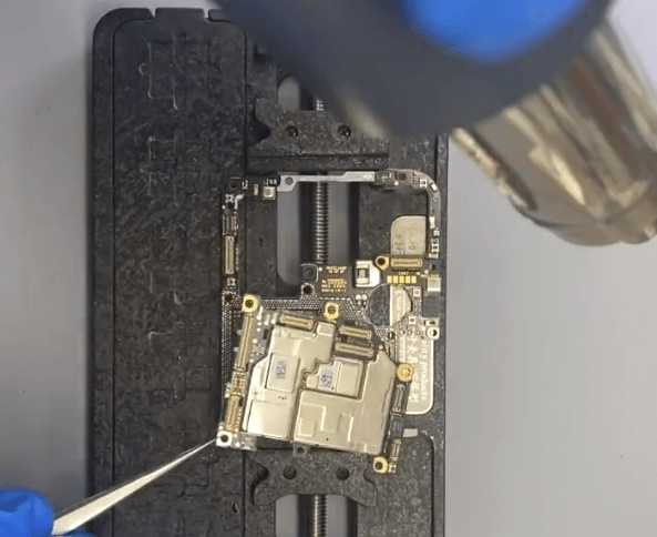 Le Huawei P40 Pro ne démarre pas - résoudre les problèmes de charge incorrecte séparation de la carte mère