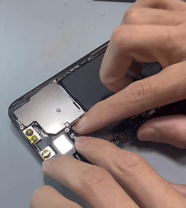 iphone 13 pro display issue