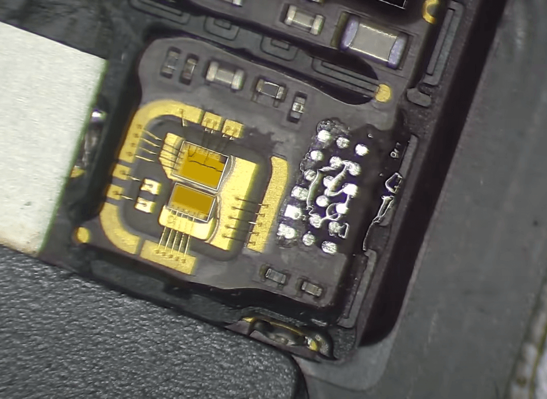 iphone 13 pro face id non disponible réparation 17 Appliquer de la pâte sur les patins de collage