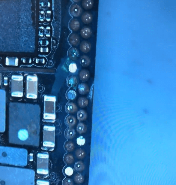 iphone 12 pro max schaltet sich nicht ein Problem Reparaturanleitung 18 Aushärten mit der UV-Lampe