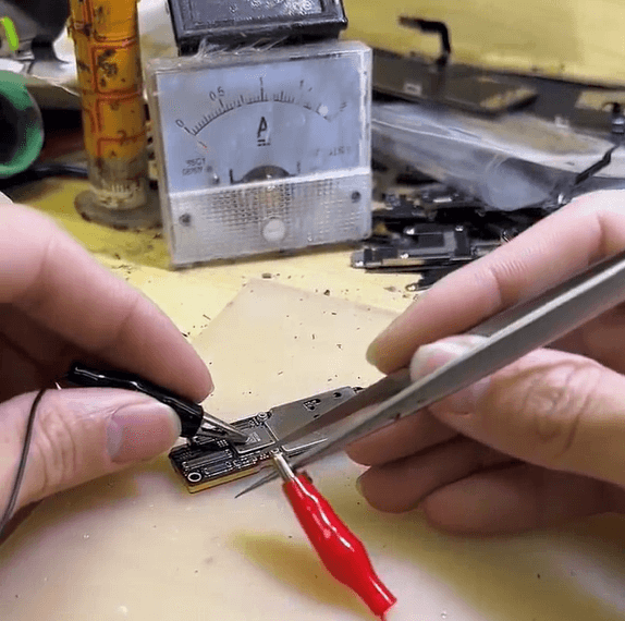 Comment réparer un iphone 13 qui ne s'allume pas ? Boot pour vérifier la fuite de courant