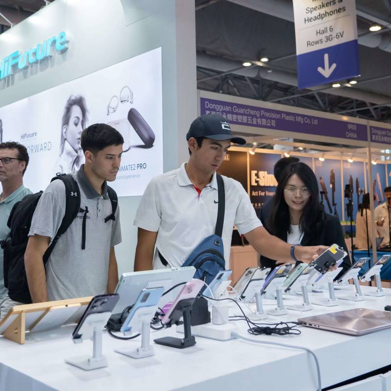 rewa ha partecipato con grande successo alla fiera dell'elettronica mobile di hong kong global sources Gli acquirenti scelgono lo schermo del telefono