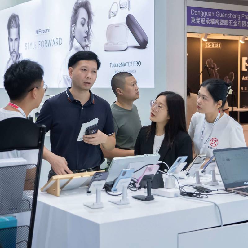 rewa ha partecipato con grande successo alla fiera dell'elettronica mobile di hong kong global sources Parlare con gli acquirenti-1