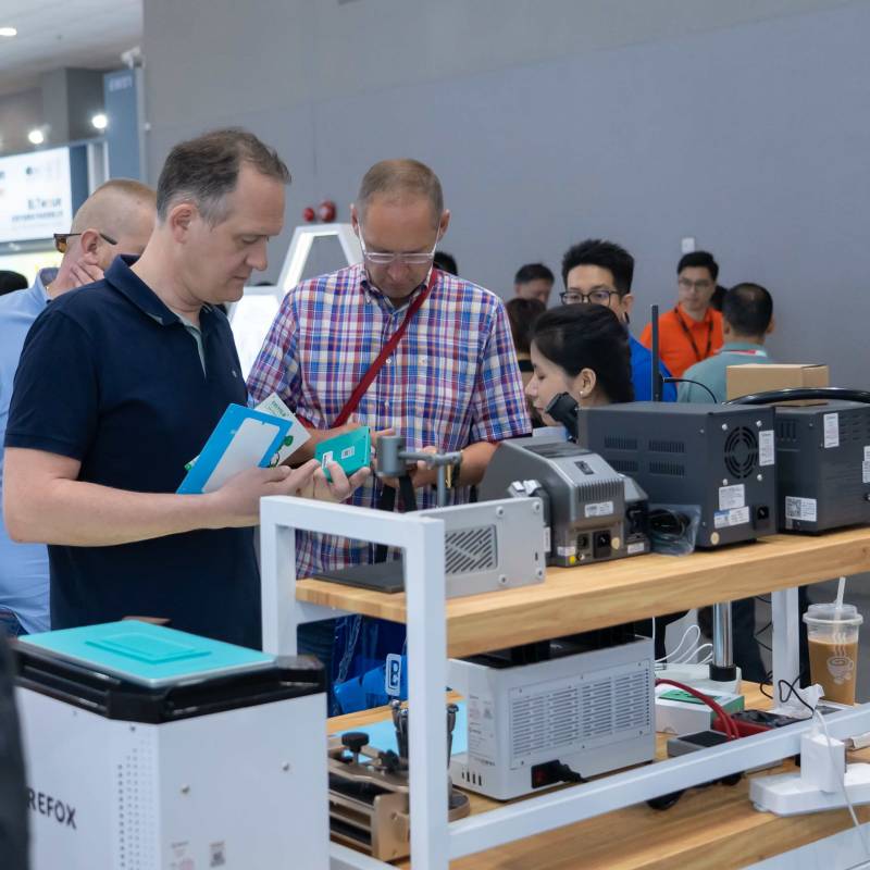 rewa ha partecipato con grande successo alla fiera dell'elettronica mobile di hong kong global sources Parlare con gli acquirenti-2