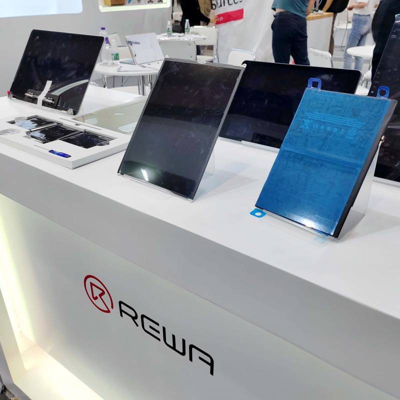 rewa ha partecipato con grande successo alla fiera dell'elettronica mobile di hong kong global sources Sostituzione del display dell'iPad e parti di ricambio del MacBook