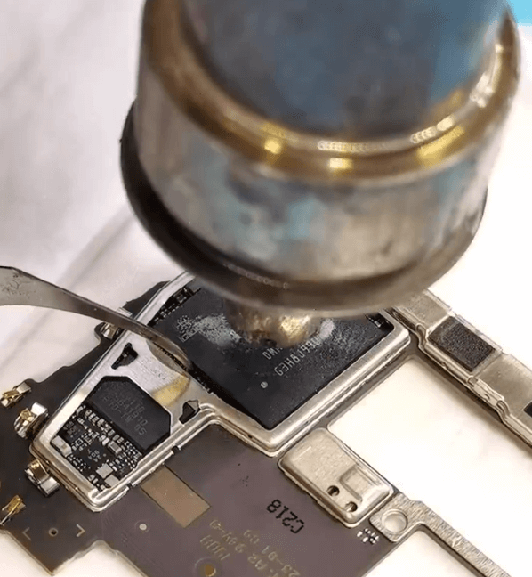 réparation des problèmes de démarrage du Huawei Mate 20 Pro causés par des problèmes de soudure du processeur problème de démarrage du huawei mate 20 pro