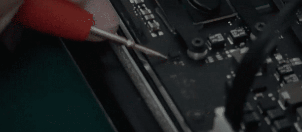 breve introducción al proceso de desbloqueo del macbook efi La sonda sigue conectada