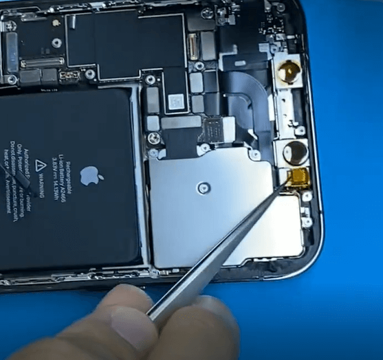 warum sich das iphone 12 pro max nicht einschalten lässt (und wie man es mit einer einfachen Reparatur der Logikplatine beheben kann) iPhone 12 Pro Max Reparatur