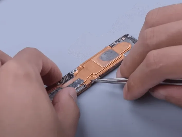 black shark won turn repair remove the shielding cover first