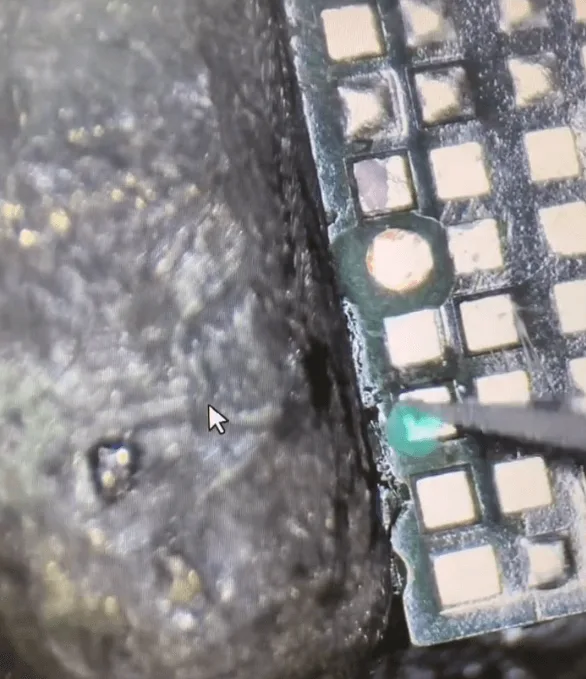 réparation des coussinets manquants de l'iphone 12