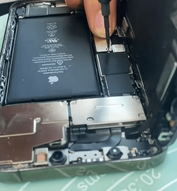 wie behebt man das Problem der Überhitzung des iPhone 12 pro how fix iphone 12 pro overheating issue assemble the phone