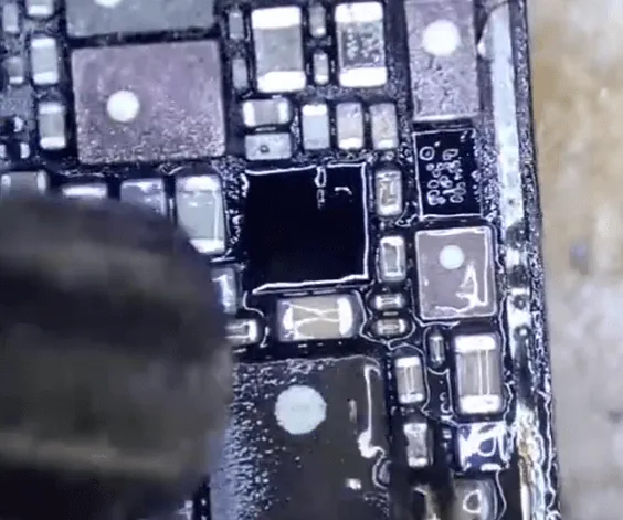 Comment réparer l'écran tactile de l'iphone 12 qui ne fonctionne pas après la charge de nuit ? how fix iphone 12 touch screen not working overnight charging heat with