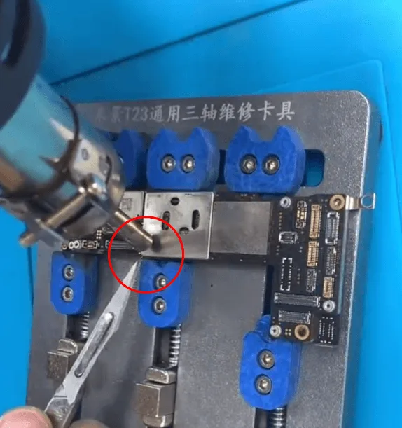 Comment réparer l'écran tactile de l'iphone 12 qui ne fonctionne pas après la charge de nuit ? how fix iphone 12 touch screen not working overnight charging remove the 2