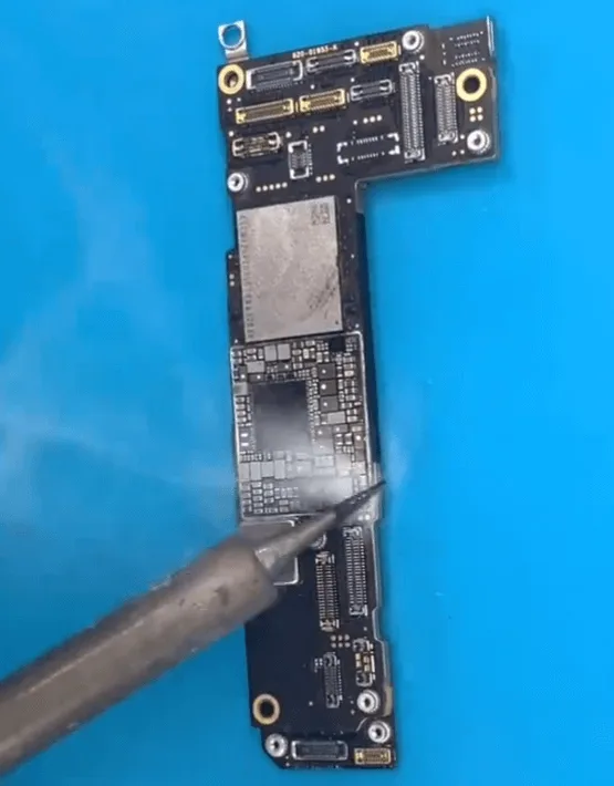Comment réparer l'écran tactile de l'iphone 12 qui ne fonctionne pas après la charge de nuit ? how fix iphone 12 touch screen not working overnight charging rorin