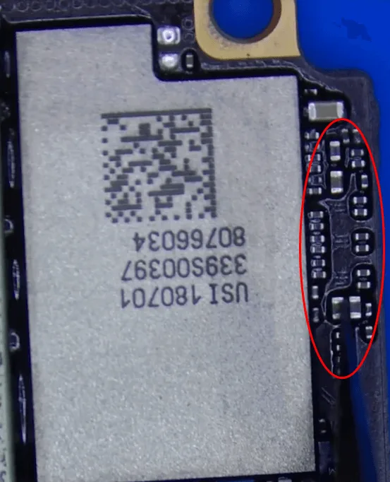 retirer sept condensateurs de liaison pour iPhone 8
