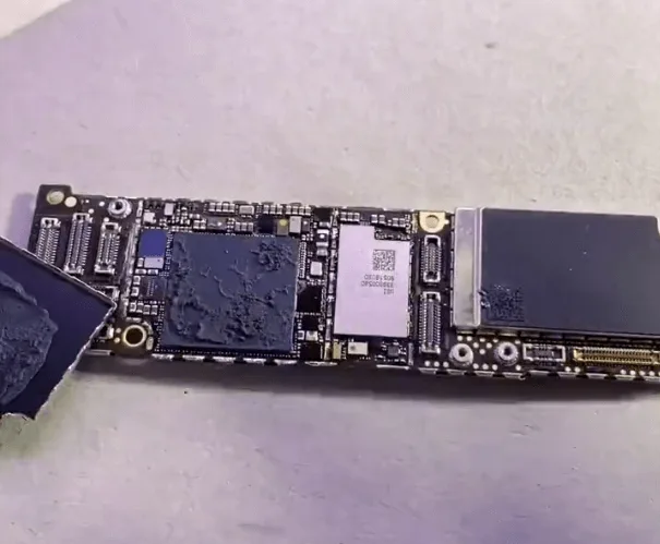 carte mère de l'iphone