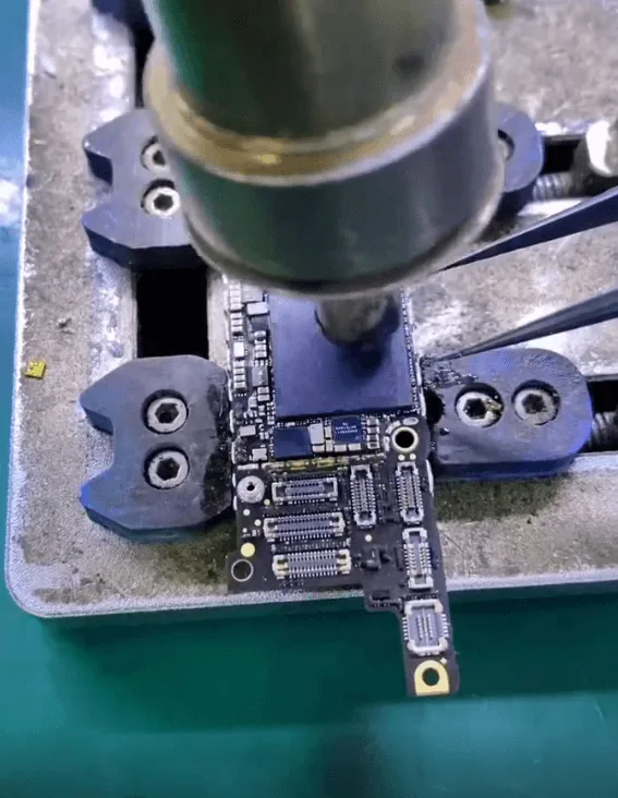 iPhone Logic EEPROM