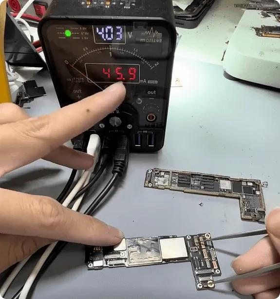 comment réparer l'iphone 12 qui ne démarre pas après un accident de voiture how perform iphone 12 no boot repair car crash damage the logic board