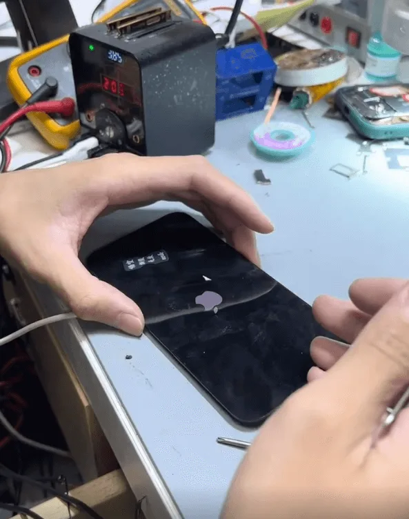 wie man ein durch einen Sturz beschädigtes iphone 13 pro ohne Display repariert: Schritt-für-Schritt-Anleitung iphone 13 pro ohne Display