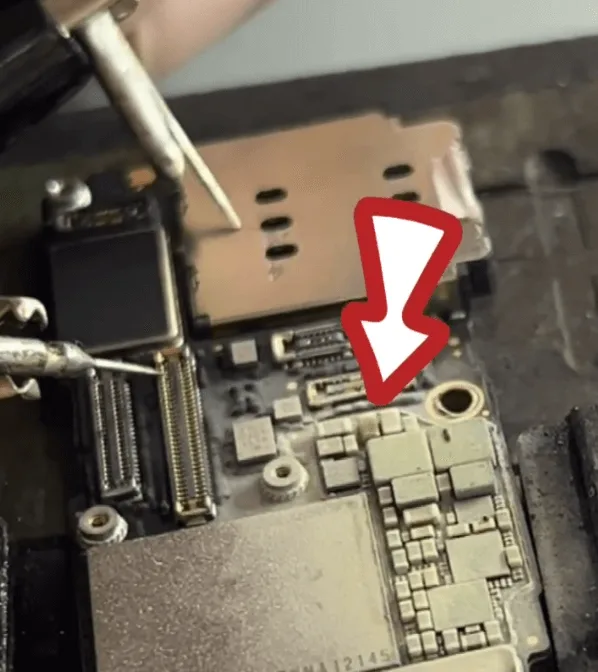 wie man ein durch einen Sturz beschädigtes iphone 13 pro ohne Display repariert: Schritt-für-Schritt-Anleitung Kolophonium auftragen