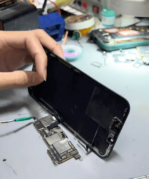 wie man ein durch einen Sturz beschädigtes iphone 13 pro ohne Display repariert: Schritt-für-Schritt-Anleitung iphone 13 pro ohne Display