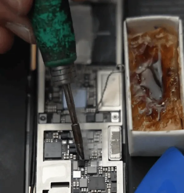 Comment réparer le problème de l'ipad pro 2020 qui ne s'allume pas ? how repair ipad pro 2020 not turning problem apply rosin on these