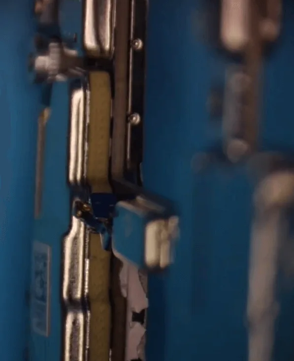 huawei mate 40 pro no display caused drop damage large gap between two