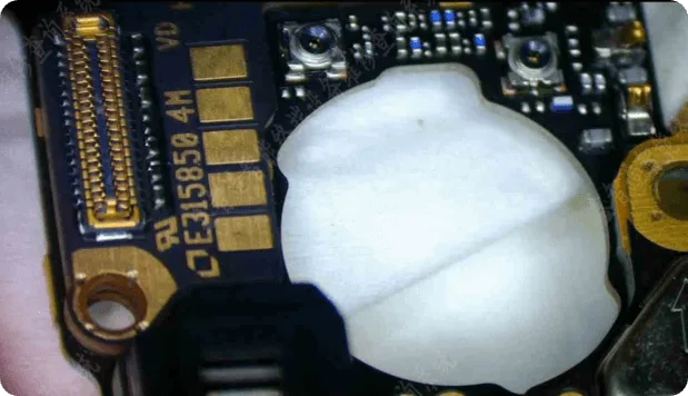 réparation des dommages causés par l'eau sur le huawei p40 pro huawei p40 pro water damage repair 3