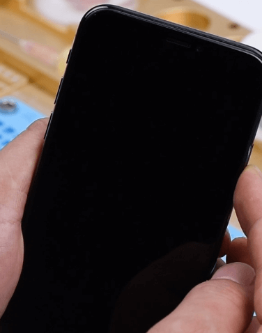 Boucle de démarrage de l'iPhone X avec un courant important