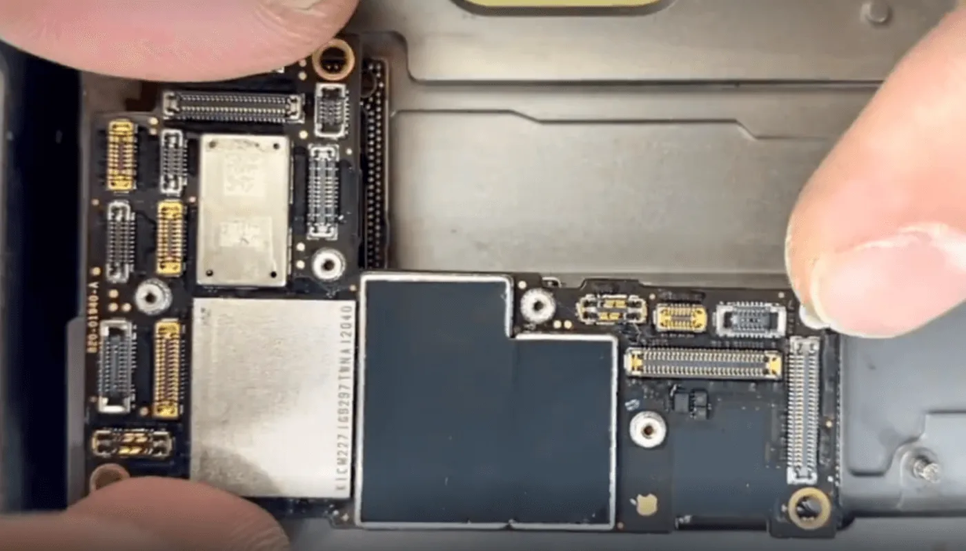 iphone 12 pro max cannot charge stuck apple logo then we can recombine