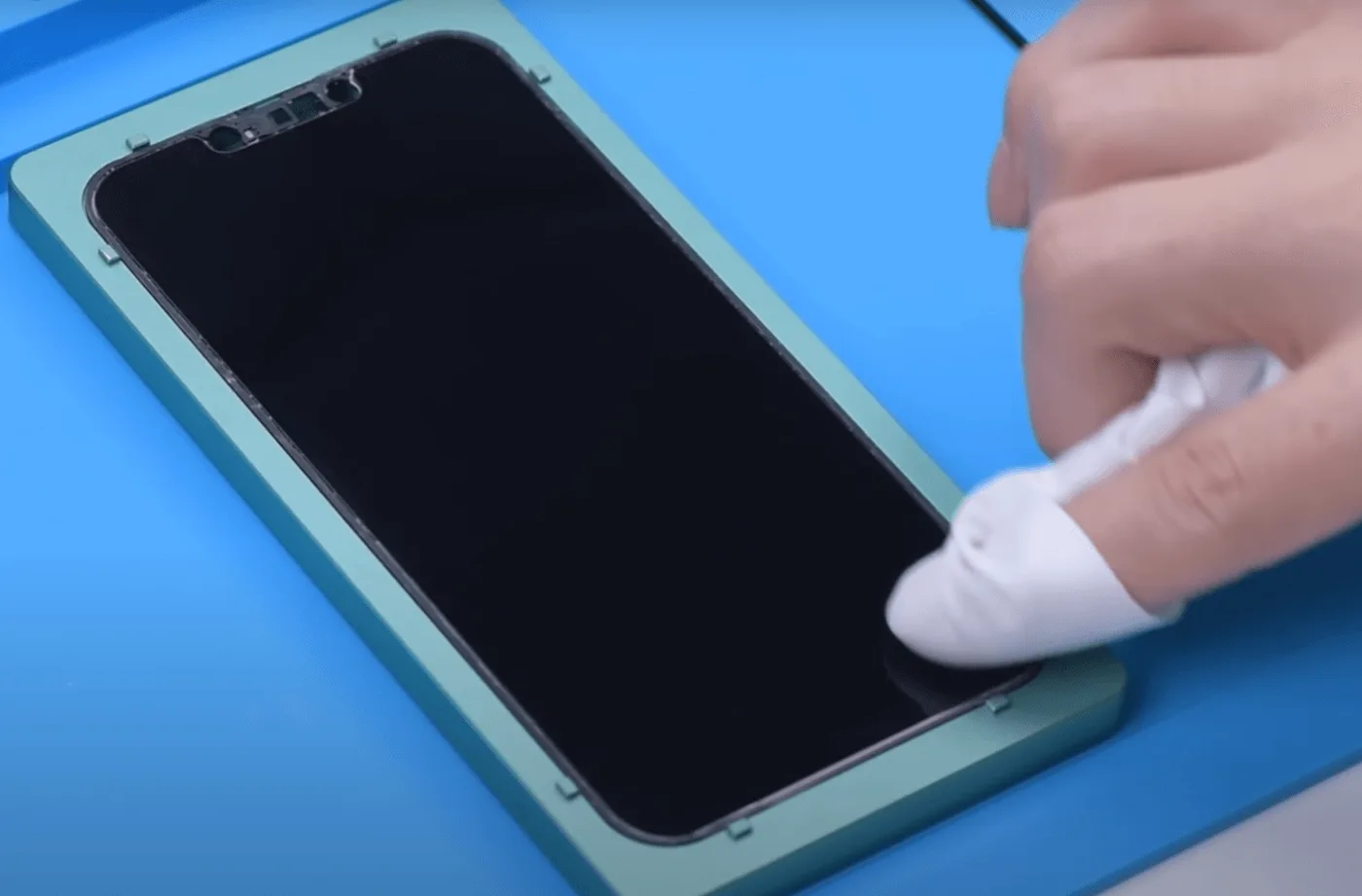iphone 13 pro reemplazo de vidrio frontal iphone 13 pro front glass replacement clean with the dust wiper again