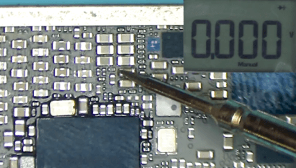 dégâts des eaux sur iphone 7 plus et ne s'allume pas