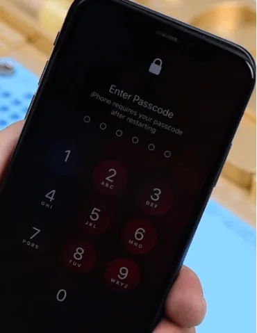 Bucle de arranque del iPhone X con corriente grande
