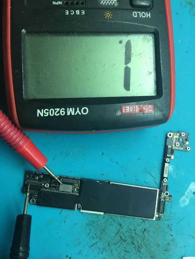 iphone 7 no backlight but display can work iPhone 7 No backlight issue-3