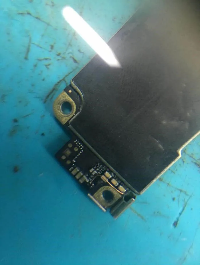 iphone 7 no backlight but display can work iPhone 7 No backlight issue-5