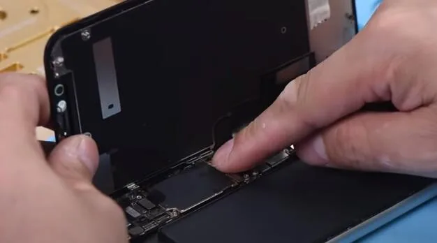 Problema con la retroiluminación del iPhone XR: mitad tenue y mitad brillante