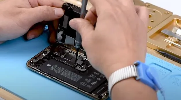 iPhone XS Max si riavvia ogni 3 minuti