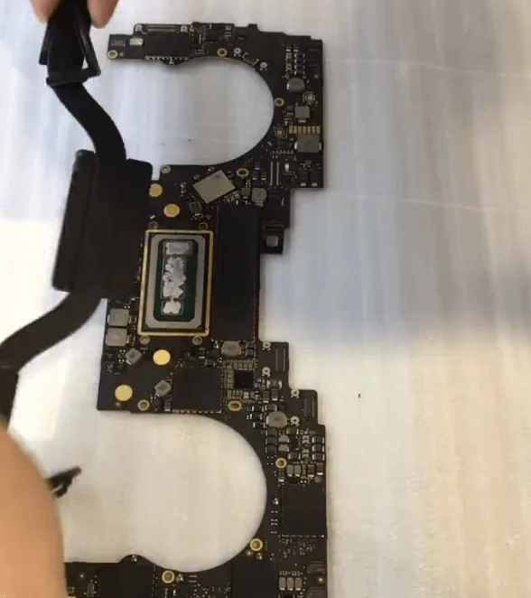 macbook a1989 no puede arrancar problema reparacion macbook a1989 cannot boot issue repair apply some thermal grease on the