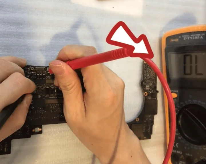 macbook a1989 no puede arrancar problema reparacion macbook a1989 cannot boot issue repair measure the diode value on again