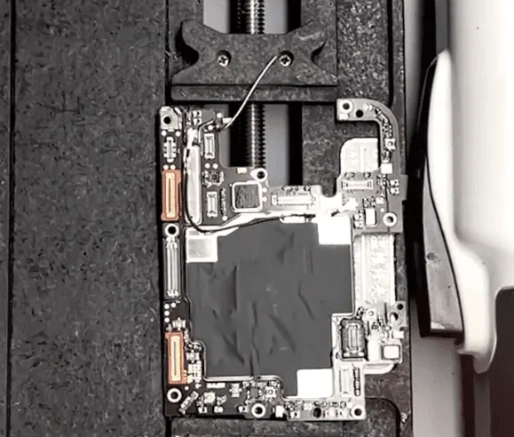 one plus 8t cannot boot repair put the motherboard on pcb holder first