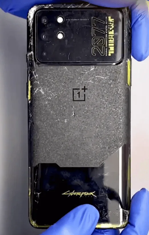 one plus 8t cannot boot repair the rear cover is cracked