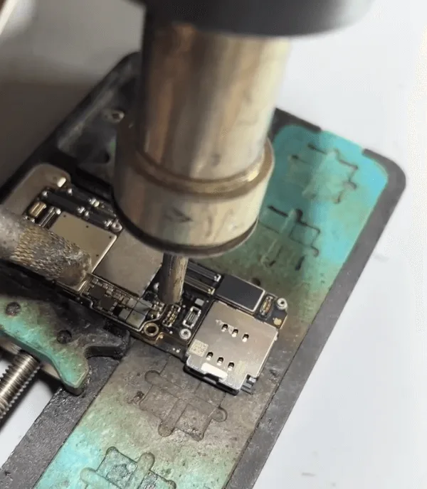 repair drop-damaged iphone 13 pro no display issue solutions solder iphone 13 pro