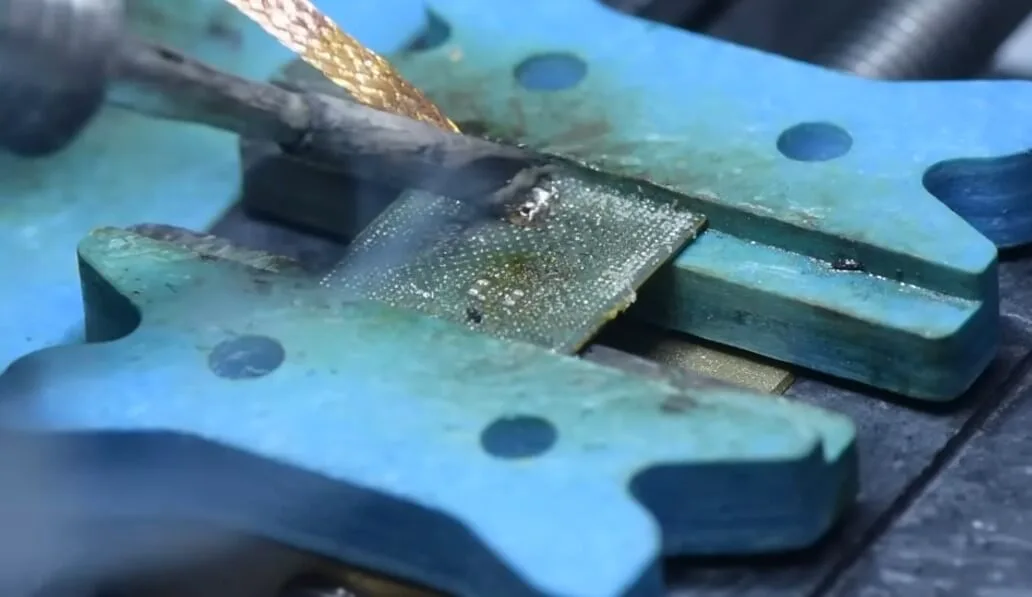 samsung s10 data recovery cracked board solder wick to clean the